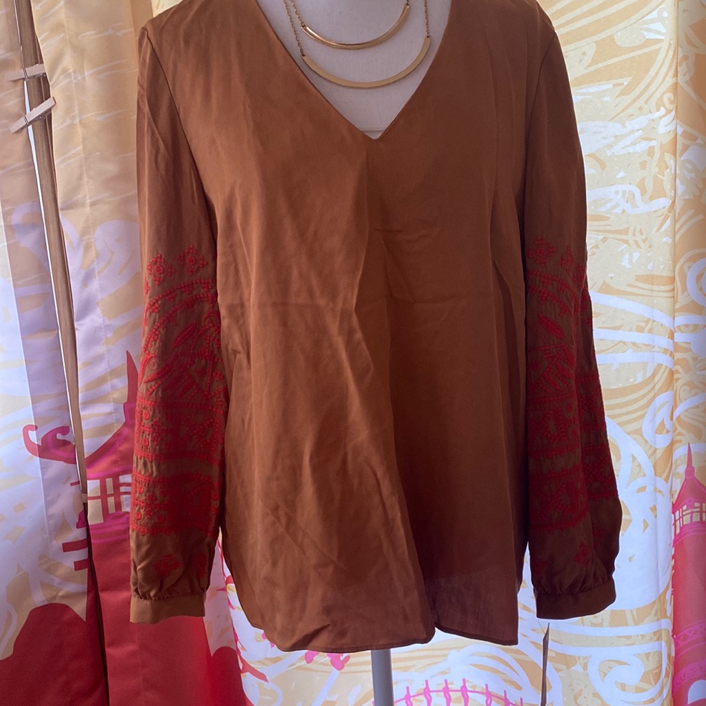 Cremieux Embroidered Boho Top Butterscotch W/Tangerine Sleeve Embroidery.